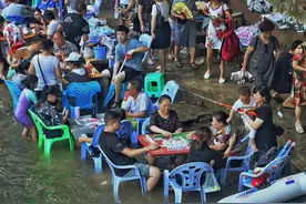 重庆麻将馆日日爆满，座无虚席，整天“泡”在里面的人靠啥谋生？图片