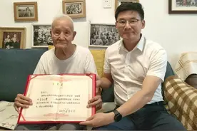 致敬！93岁抗美援朝老兵连续9年助困帮扶，累计捐出善款26万元图片