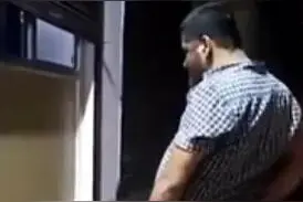 高贵至此？印度一“高种姓”男子当街朝“低种姓”青年脸部撒尿？图片