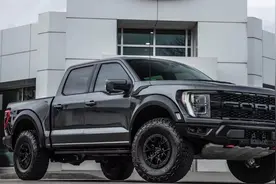 福特猛禽R版，售价140万。来看看到底哪里不一样？图片