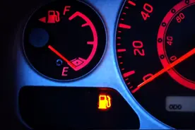 汽车油表到“0”了还能跑多远？图片