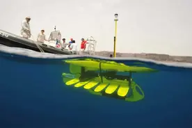 江苏渔民海中捞到“大货”，有螺旋桨还带12个“翅膀”，赶紧上缴图片