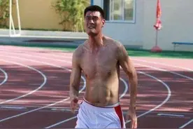 有图有真相 姚明真的是天赋异禀！大腿粗如水桶 体脂率媲美C罗图片