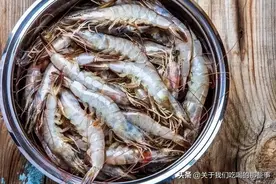 保存大虾，最忌直接放冰箱，教你3个妙招，放1年也鲜嫩，像刚买的图片
