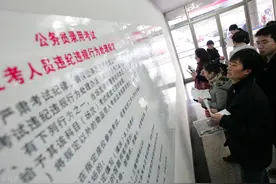 我，小县城的公务员，晒出月薪，透露很多人抢着去考公务员的原因图片