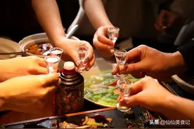 上了年纪，喝白酒一定要注意这4点，一喝三不碰，健康饮酒很重要图片