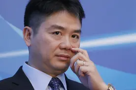 刘强东火速回国重返前线，马云却与战场渐行渐远图片