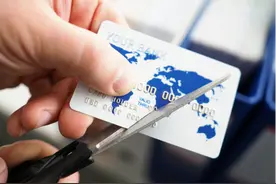 银行卡长时间不使用，不注销，多年后会欠银行钱吗？看完明白了图片