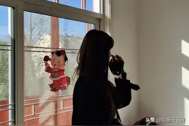 陈亚男回朱楼村，全村人来看笑话！小伟是男人，该出来保护她图片