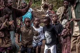 非洲“矮人部落”，9岁就能结婚，一生要生16个孩子图片