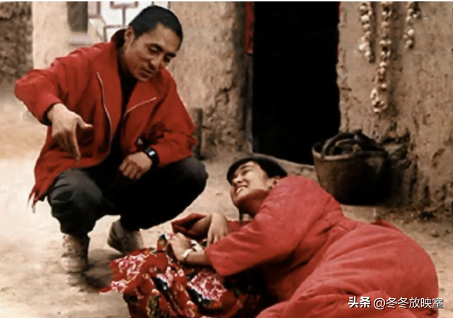 张艺谋“晚节不保”，妻子连夜转移资产出国，圈内早有征兆