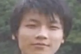 2011年，湖北一对夫妇亲手拔掉亲生儿子呼吸机，众人为何鞠躬落泪图片