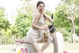 雅迪、爱玛推出2款电动车，全国上绿牌，电池用10年，续航100公里图片