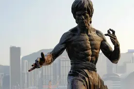 李小龙究竟是怎么死的？盘点龙迷七种说法，解构长达50年的谜团图片