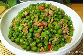 春天里最受欢迎的美味，豌豆和肉末一起炒，荤素搭配，营养味美图片