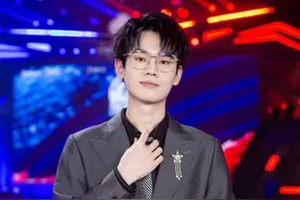 KPL选手的工资是多少？不同选手工资差距很大，游戏主播更是如此图片