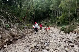 解密最神秘山峰，一一珠山。行走乱石坡，生命不息，攀登不止图片