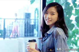 我，追求女上司未果，一起出差跟她回了趟老家，她答应做我女朋友图片