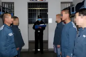 监狱里晚上睡觉，关灯吗？图片