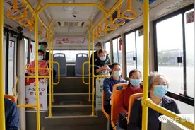 崇州65岁以上老人免费坐公交，成都18个区域通刷 这样办卡→图片