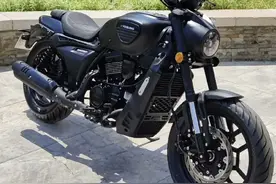 售价不到2万，还是合资车？V型双缸发动机，链条/皮带，17升油箱图片