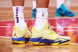 NBA球员上脚：詹姆斯的里程碑战靴，哈雷尔的2双狠鞋图片