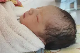 恭喜恭喜！香港人气女神宣布顺利诞下女儿，曾为怀孕用尽各种方法图片