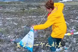 52岁央视主持人朱迅近况曝光，笑容很有感染力，和朱媛媛一样坚强图片