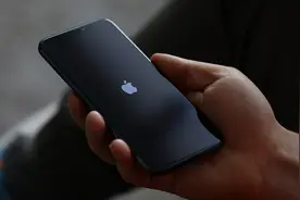 iPhone 13全系屏幕再度翻车！网友：还好没钱买图片