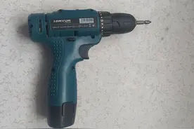 手电钻夹头卡死拧不动了怎么办，教你一招轻松搞定图片