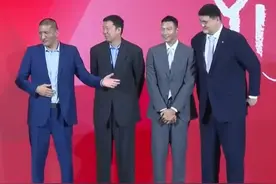 中国男篮四大中锋同框图片