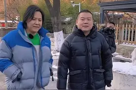 岳云鹏再次缺席央视春晚彩排，与孙越在外地录综艺节目被网友偶遇图片