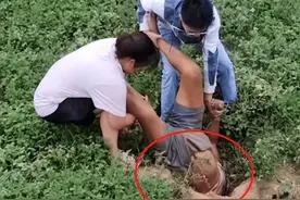 女子发现草地里，倒插着一双脚！她拔出来一个大爷图片