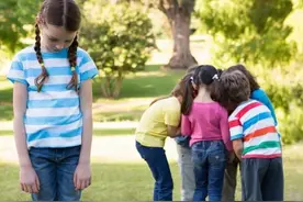 如果您的孩子出现三种现象，很可能是“社恐”，家长需重视图片