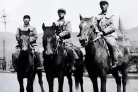 1950年解放军在甘肃摸进匪巢，女匪首笑脸相迎：同志，你们可来了图片