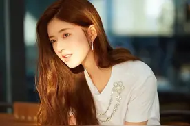 赵露思的身材比例很好的，不要被她的婴儿肥骗了图片