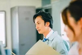 男人为何结婚了还保留和前女友的共存银行卡，二胎妻子委屈何处说图片