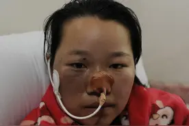 陕西12岁男孩捡到女婴，辍学赚钱将其养大，女孩上大学后患癌去世图片