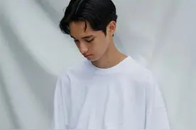 为什么夏天你穿白T恤，看着比别人穷？｜基本款图片