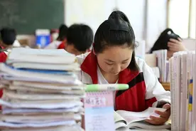 学生“钢丝球”字体走红，看了让人起鸡皮疙瘩，老师：不建议模仿图片