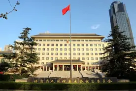 【特别策划】诗朗诵：月光下的中国图片