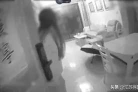 江苏苏州：屋内闯入“不速之客” 警方设法解烦忧图片
