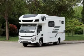 新底盘价格更亲民！20万就能买到大空间轻卡房车！新飞S100房车图片