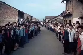 过年回家，怎么让全村的人都知道你买车了？网友：华子准备好图片