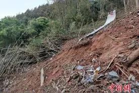 东航坠机出现黑色蝴蝶结，女孩想再看一眼世间美好图片