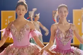 红毯比美直角肩稳赢、古装造型斜肩显气质，女星肩部较量也有玄机图片