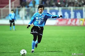 大连足球史上今天：1997年王鹏双响王涛进球 大连万达3-0青岛海牛图片