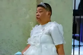 被骂上热搜的"公主"：50岁留寸头，穿洛丽塔裙，在上海时装周走秀图片