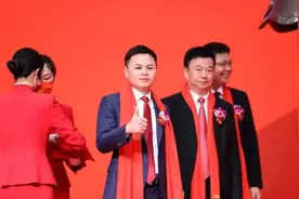 36岁广东老板卖小家电上市，市值65亿，雷军、薇娅夫妇是股东图片