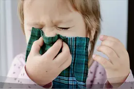 警惕！孩子打喷嚏、流鼻涕不一定是感冒，护理不对后果更严重图片